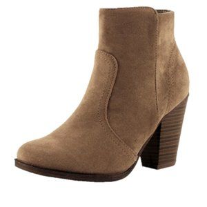 Brechelles tan faux leather ankle boots 6.5